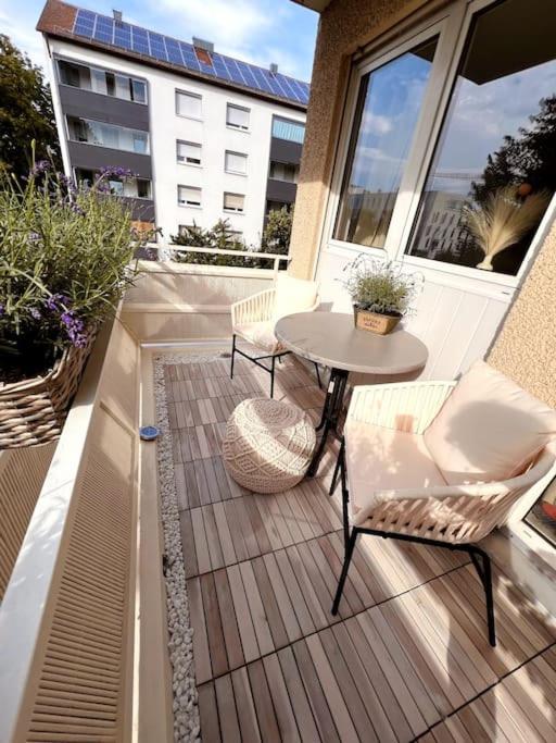 Stylish Studio Apartment With Beautiful Balcony Ingolstadt Exterior foto
